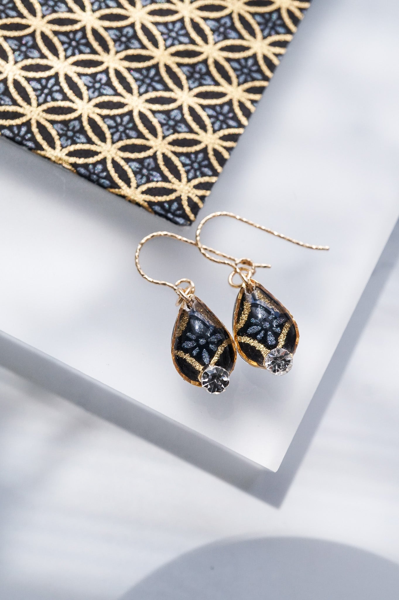 Koharu Earrings -Small Cherry Blossoms (White)-