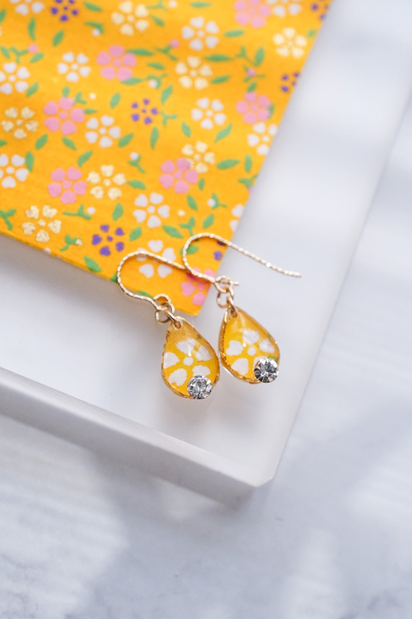 Koharu Earrings -Small Cherry Blossoms (White)-
