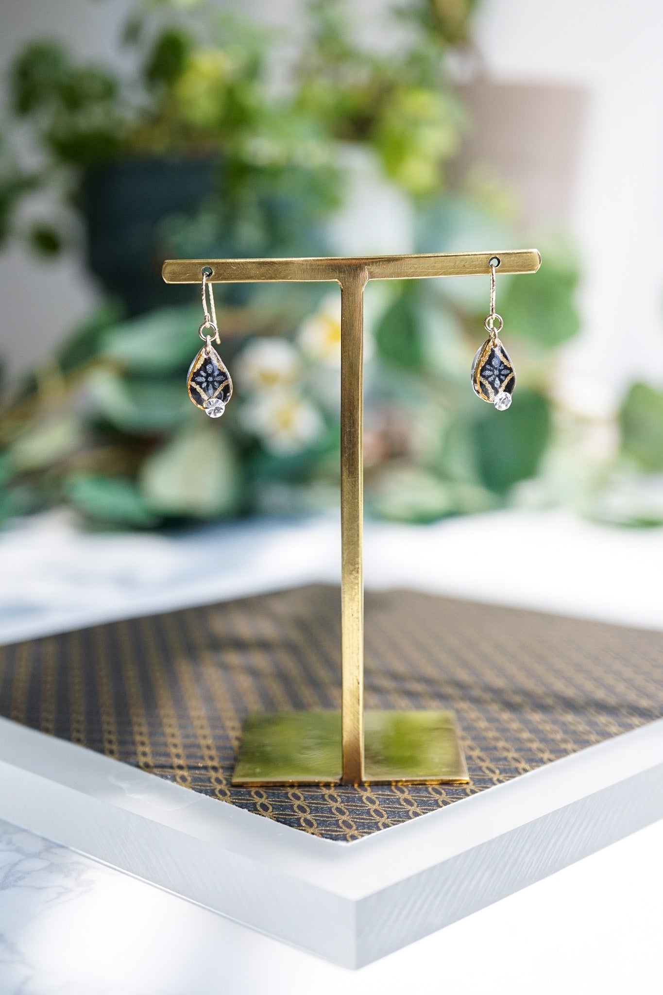 Koharu Earrings -Small Cherry Blossoms (White)-