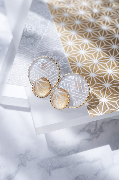 組の耳飾り -紗綾形-