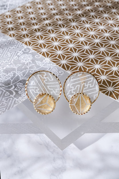 組の耳飾り -紗綾形-