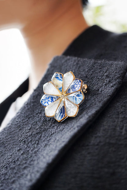 Star Flower Brooch - Lapis Lazuli -
