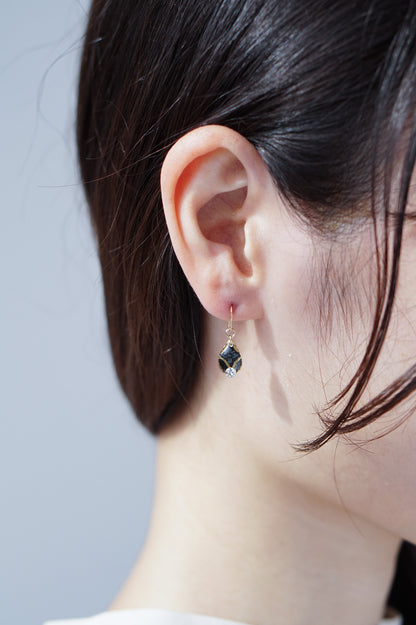 Koharu Earrings -Small Cherry Blossoms (White)-