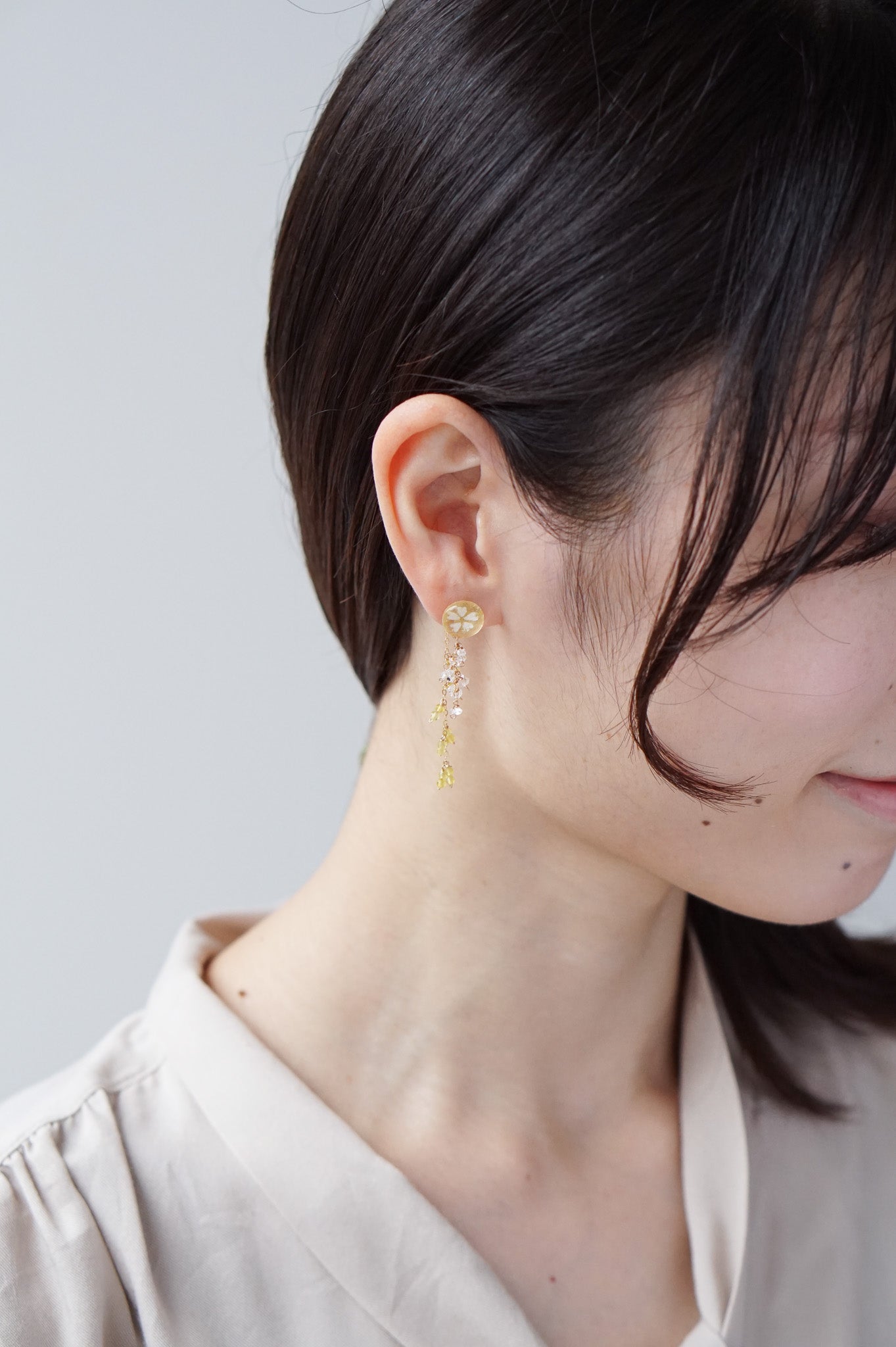Koyuki earrings - small cherry blossoms (yellow)