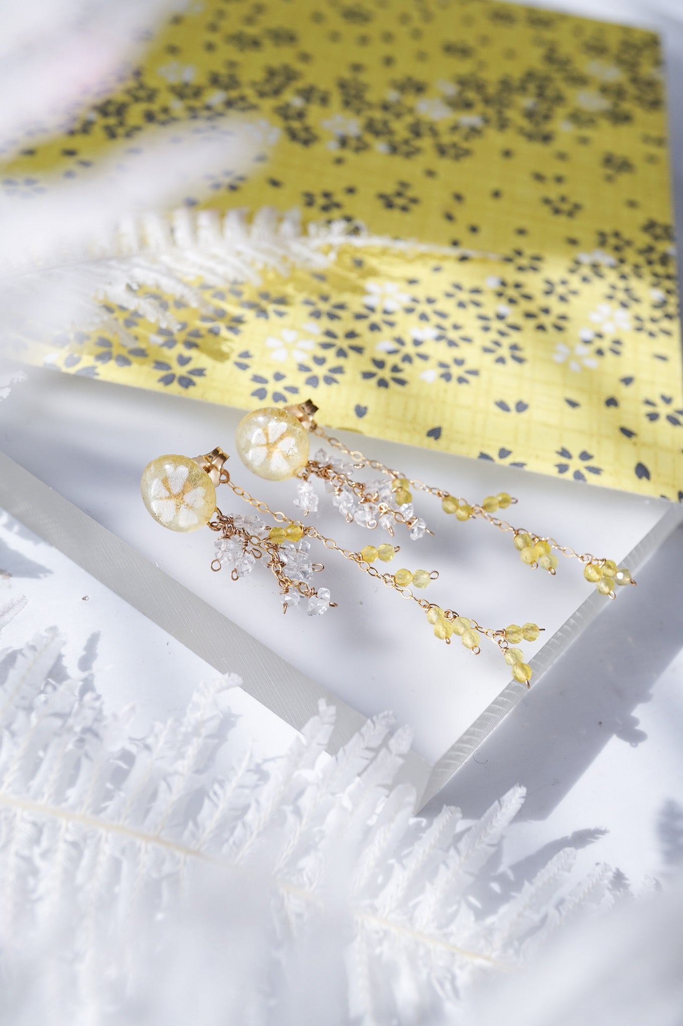 Koyuki earrings - small cherry blossoms (yellow)