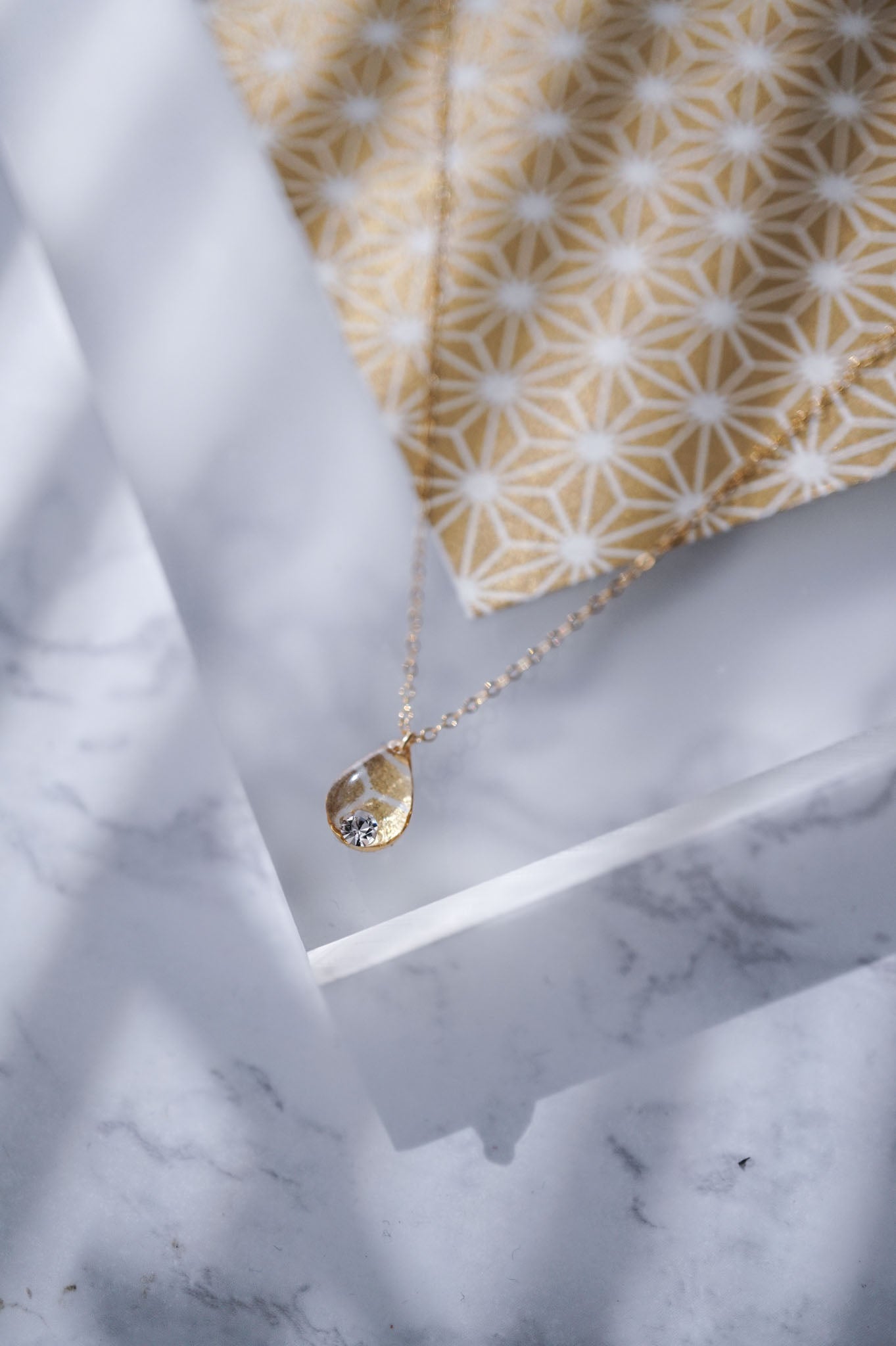 Morning Dew Necklace - Hemp Leaf (Gold)