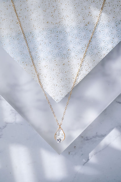 Morning Dew Necklace - Hemp Leaf (White)