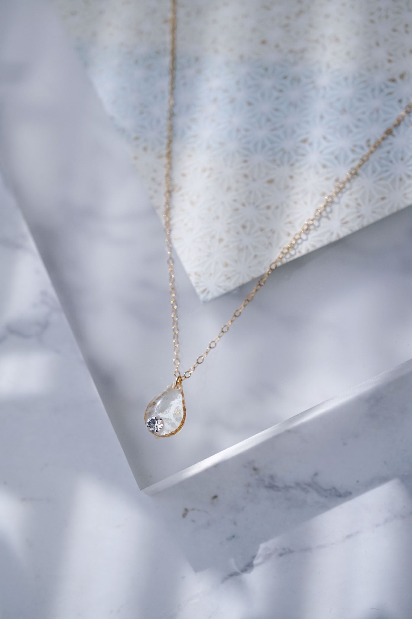 Morning Dew Necklace - Hemp Leaf (White)