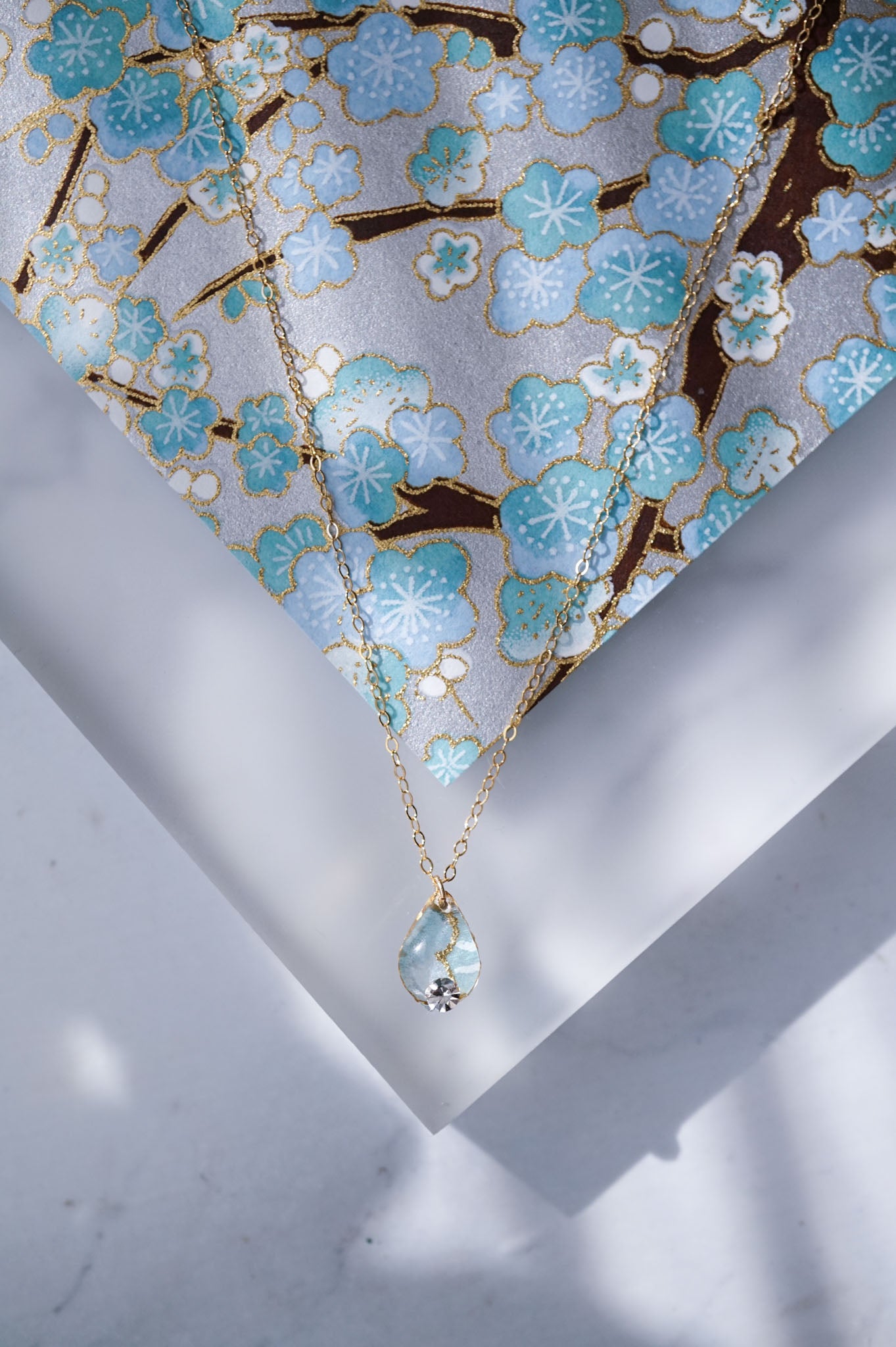 Morning dew necklace - plum (light blue)