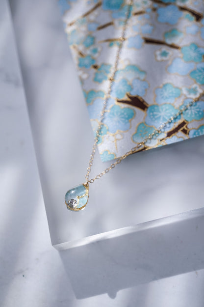 Morning dew necklace - plum (light blue)