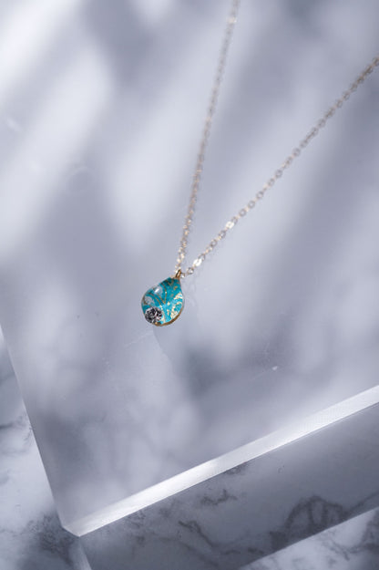 Morning dew necklace - plum leaf